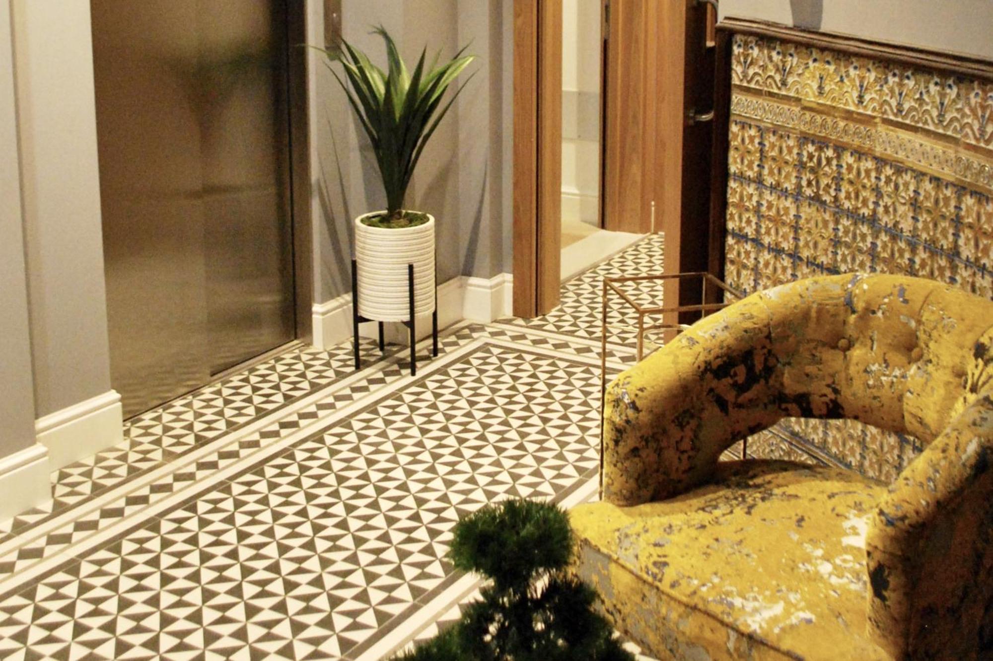 Fabulous City Centre Apartment - Grand Central House Гибралтар Екстериор снимка