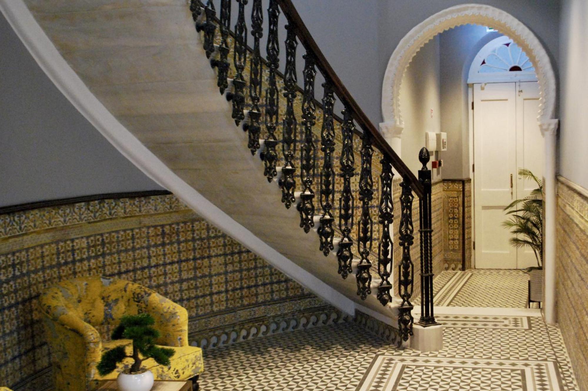Fabulous City Centre Apartment - Grand Central House Гибралтар Екстериор снимка