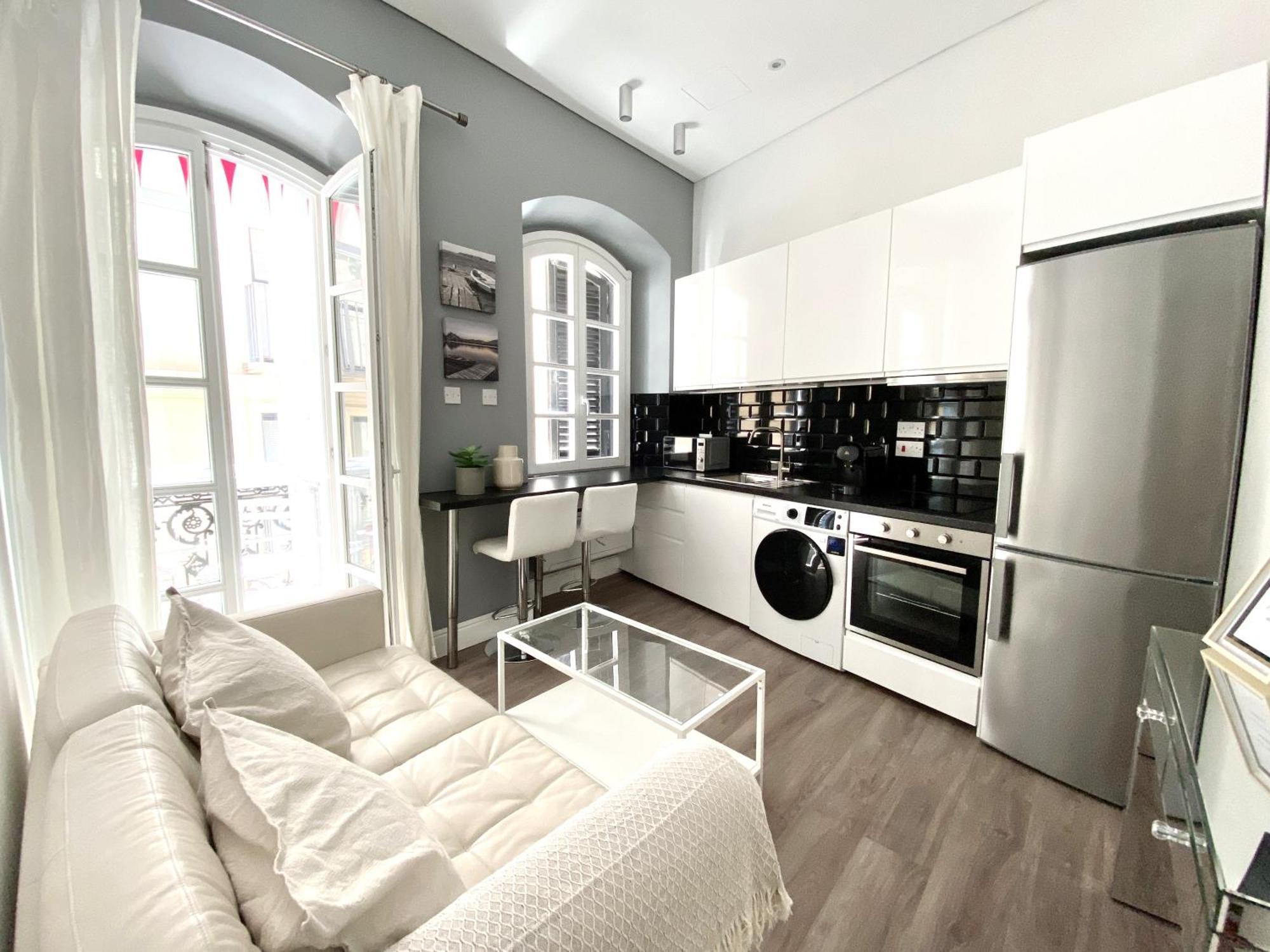 Fabulous City Centre Apartment - Grand Central House Гибралтар Екстериор снимка