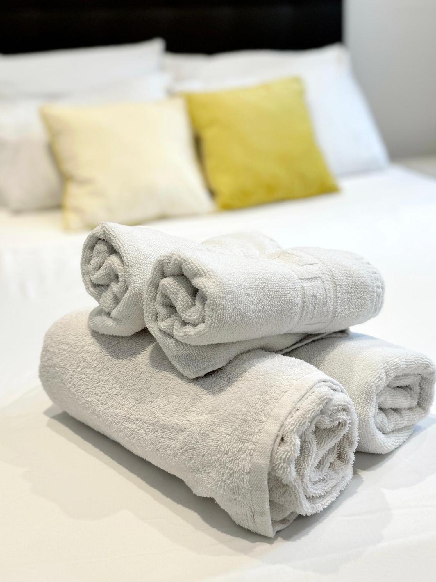 Fabulous City Centre Apartment - Grand Central House Гибралтар Екстериор снимка