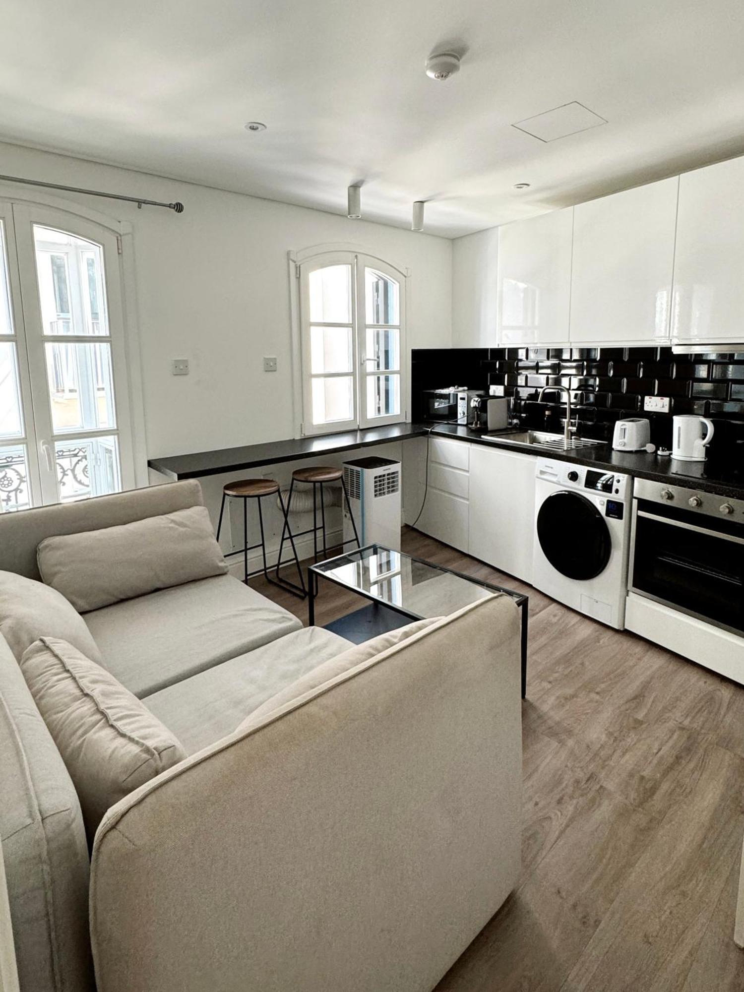 Fabulous City Centre Apartment - Grand Central House Гибралтар Екстериор снимка