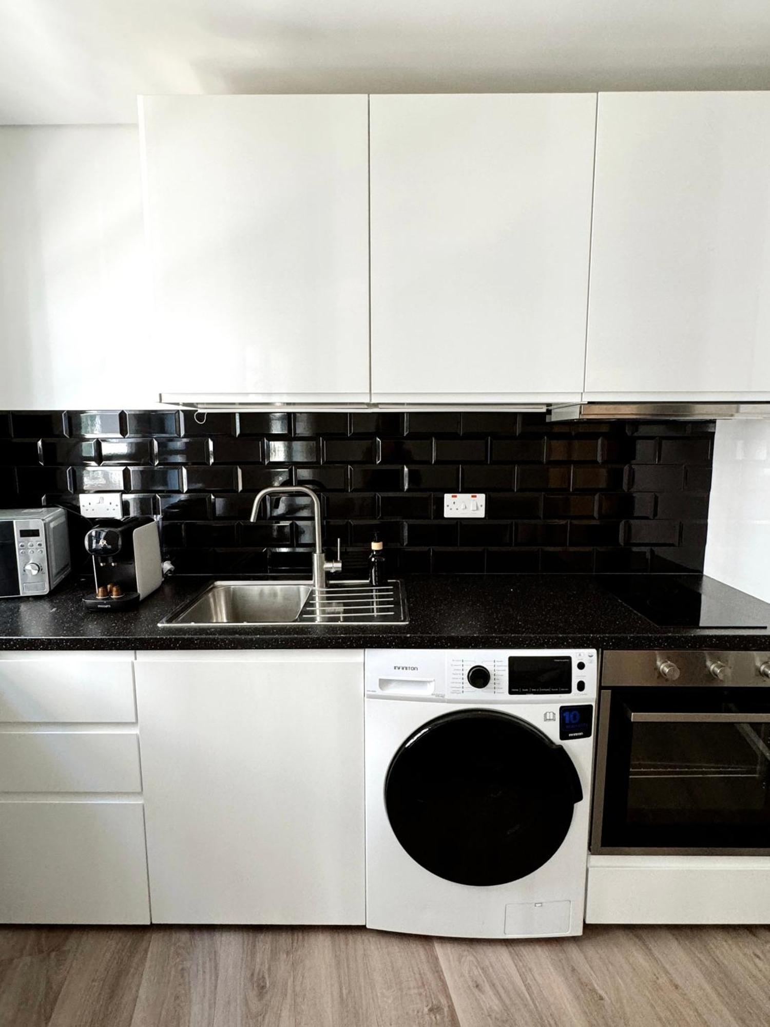 Fabulous City Centre Apartment - Grand Central House Гибралтар Екстериор снимка