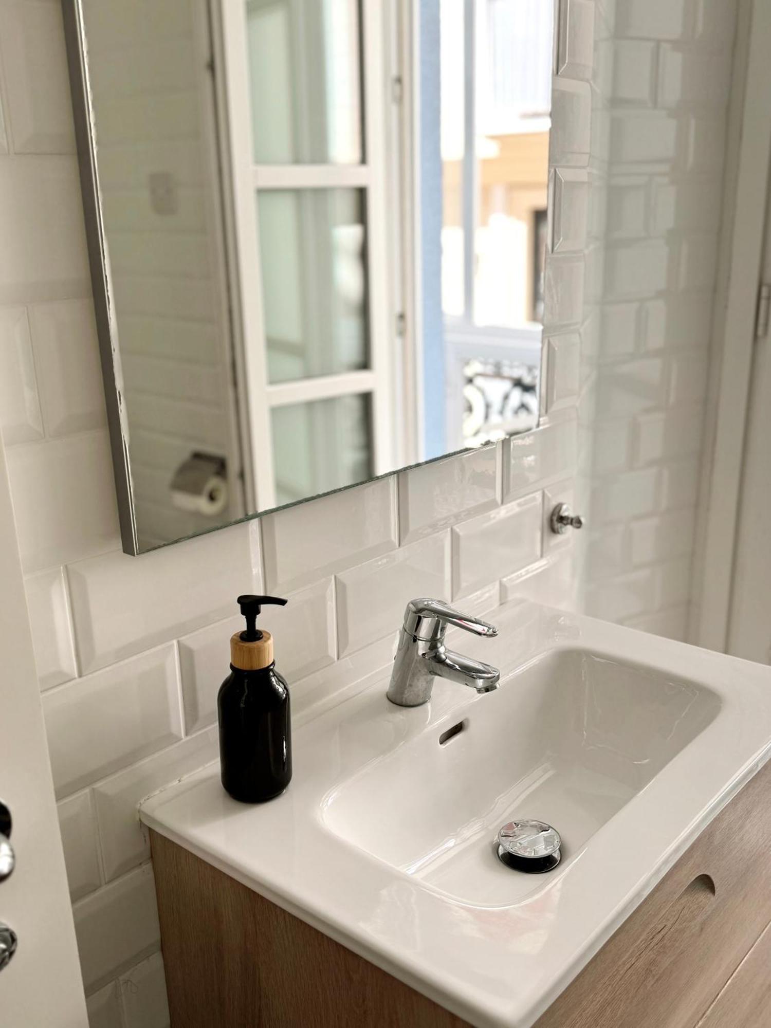 Fabulous City Centre Apartment - Grand Central House Гибралтар Екстериор снимка