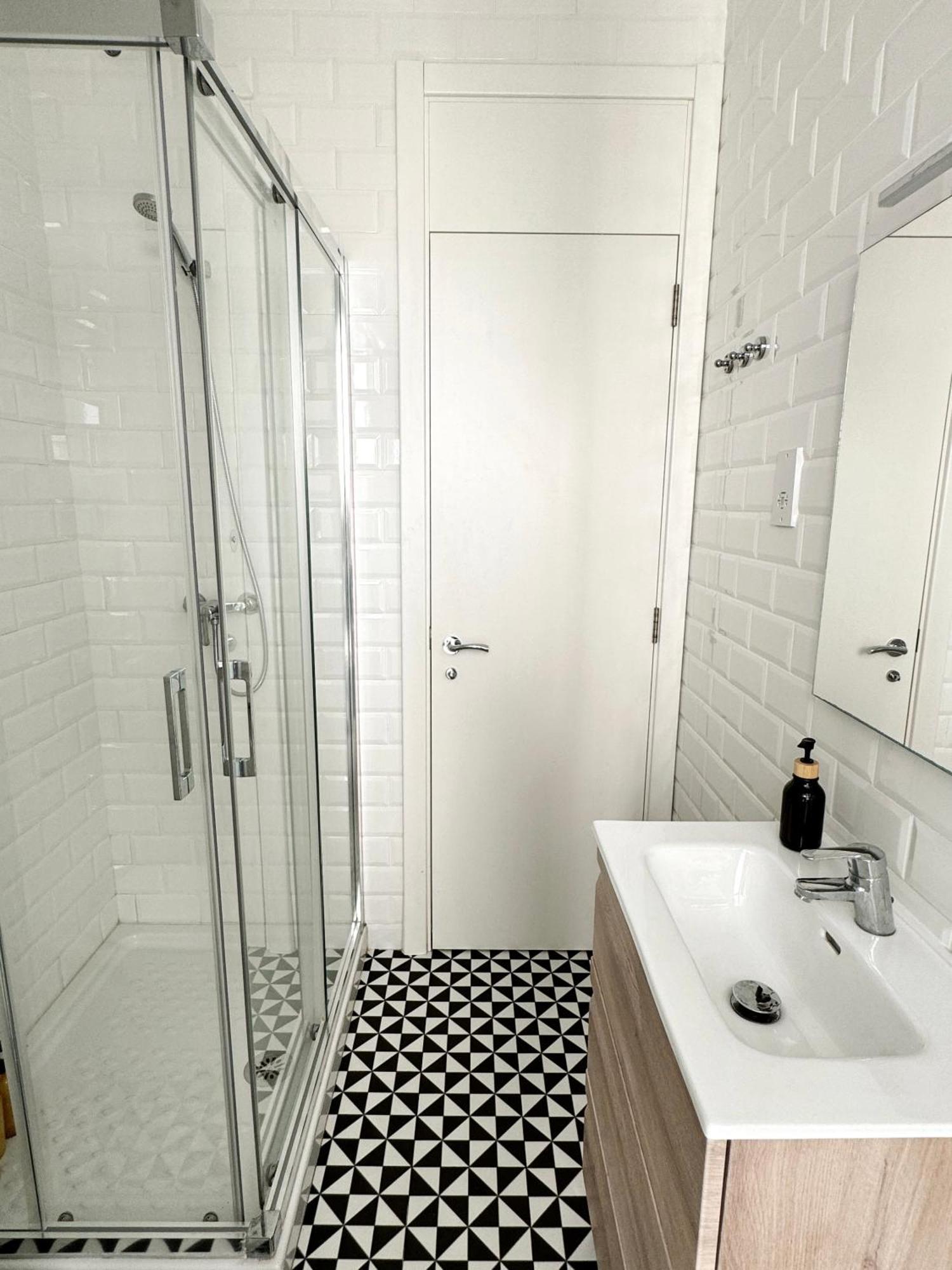Fabulous City Centre Apartment - Grand Central House Гибралтар Екстериор снимка