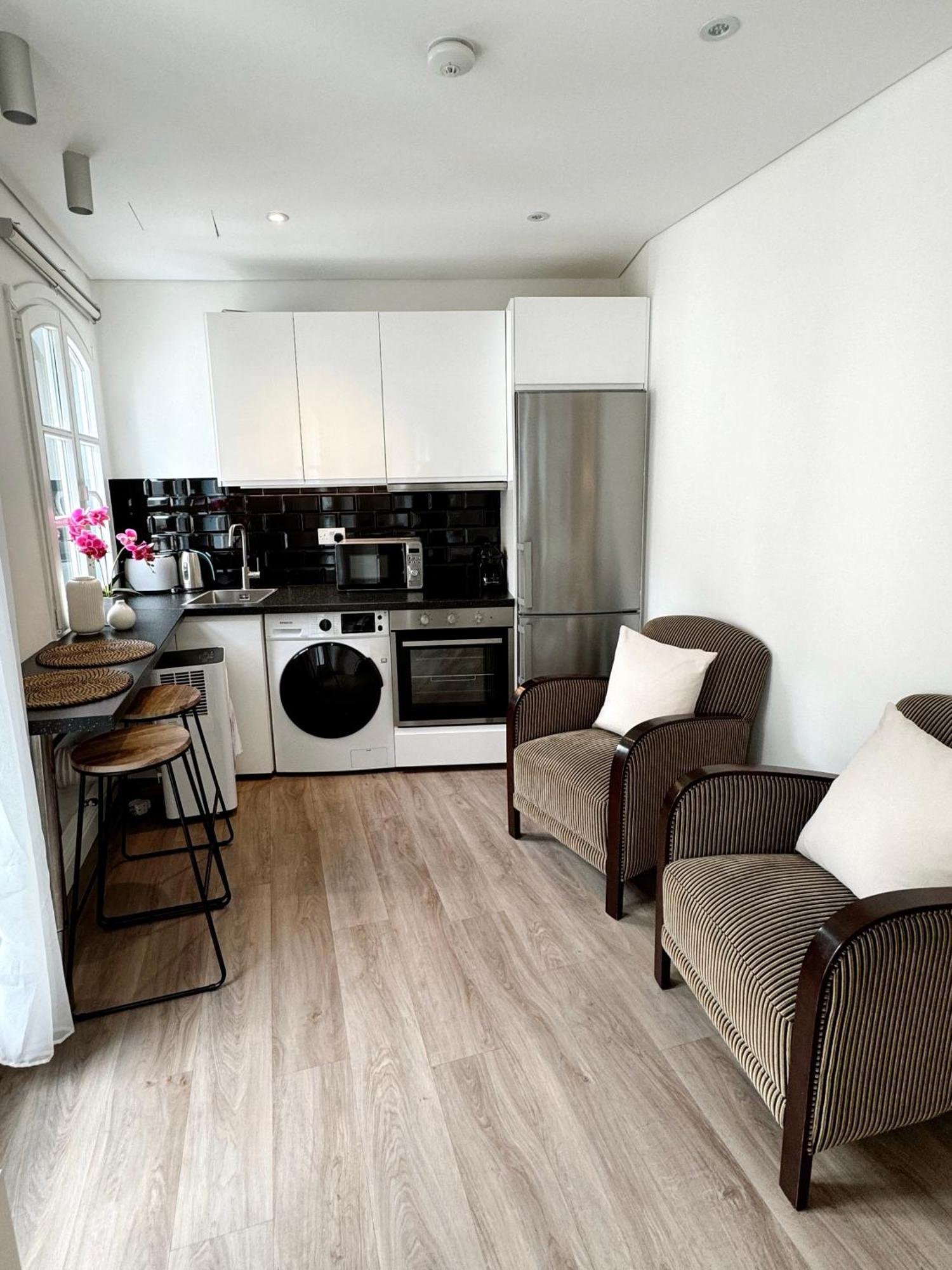 Fabulous City Centre Apartment - Grand Central House Гибралтар Екстериор снимка