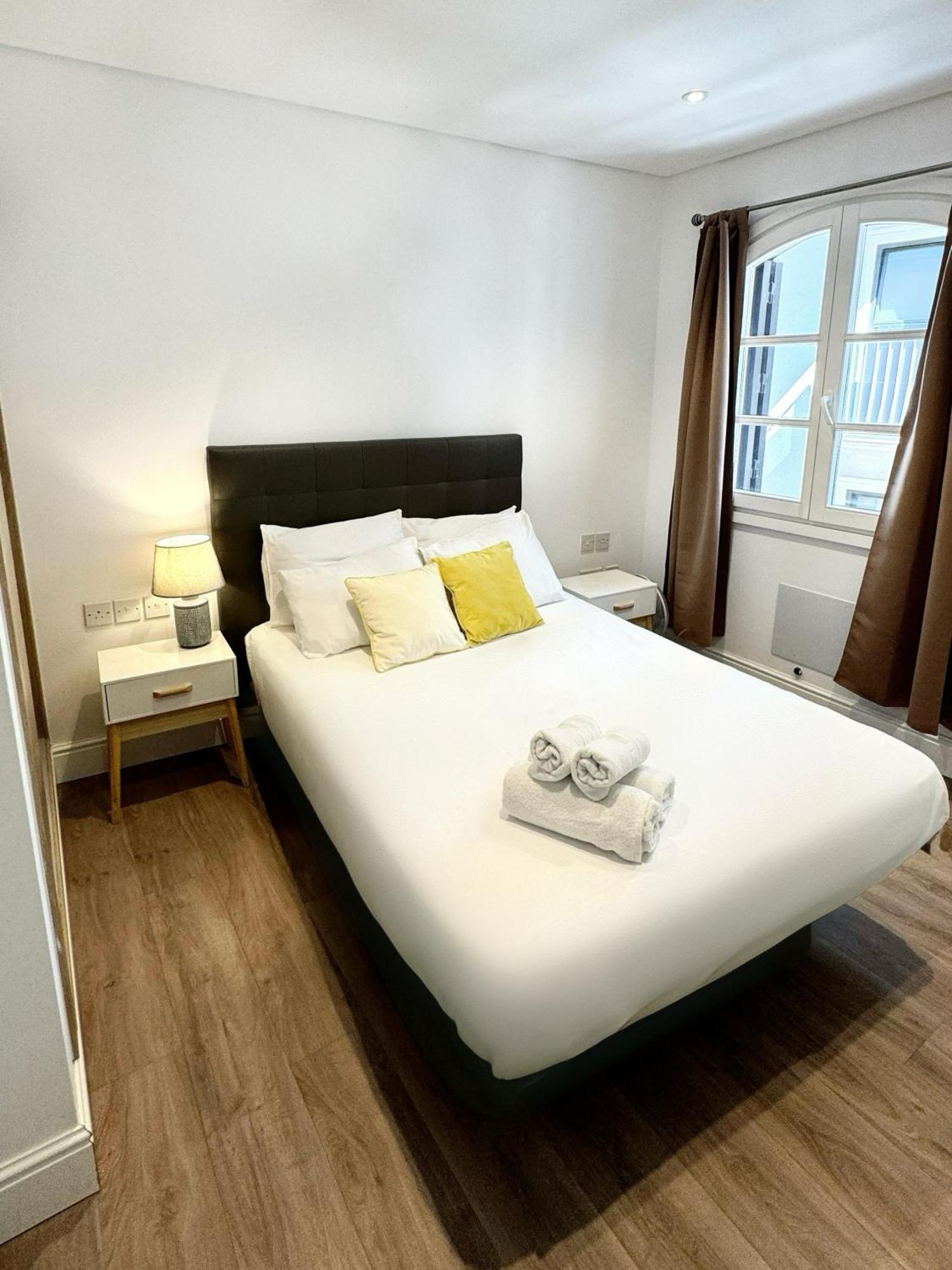 Fabulous City Centre Apartment - Grand Central House Гибралтар Екстериор снимка