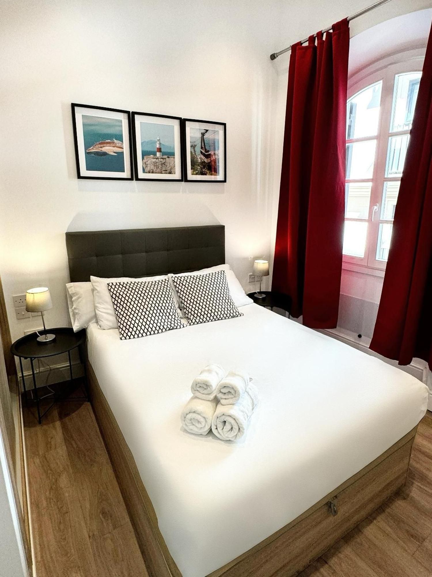 Fabulous City Centre Apartment - Grand Central House Гибралтар Екстериор снимка